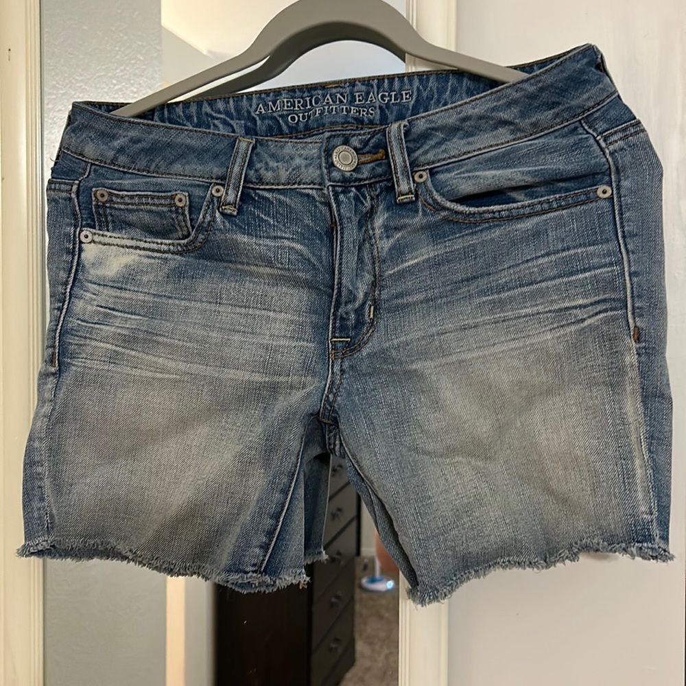 American Eagle “Boy Midi” light blue denim frayed shorts